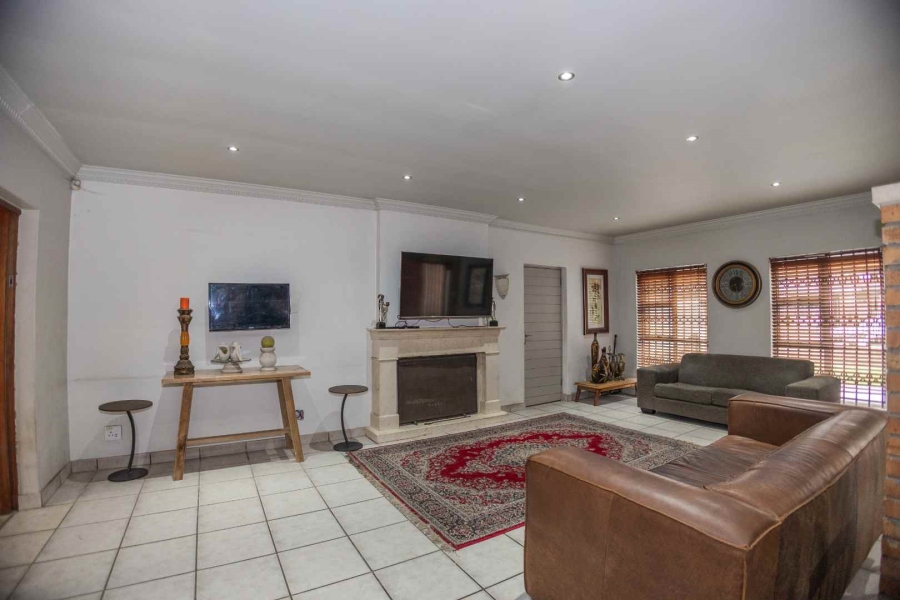 To Let 3 Bedroom Property for Rent in Protea Heights Western Cape